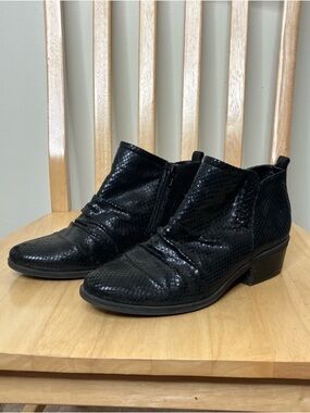 Baretraps Grafton black snakeskin ankle boots 7.5